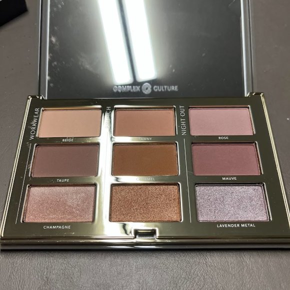 Full Time Eyeshadow Palette - Picture 1 of 5
